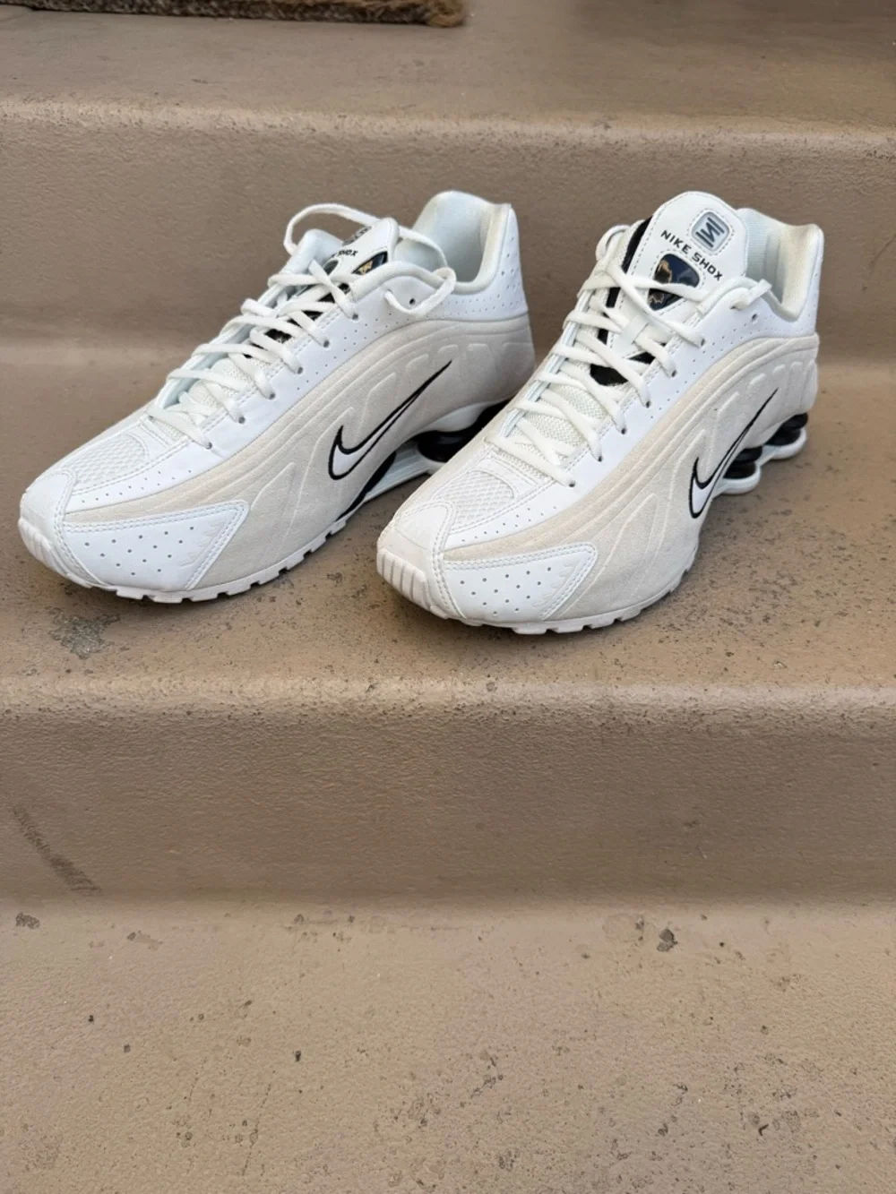 Nike Shox R4 Sneaker Women’s